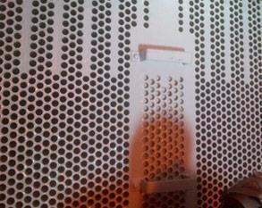 用贝尔佐纳 (Belzona) 1111（超级金属）修复冷凝器管板，以恢复金属损耗，并用贝尔佐纳 (Belzona) 1331 涂覆